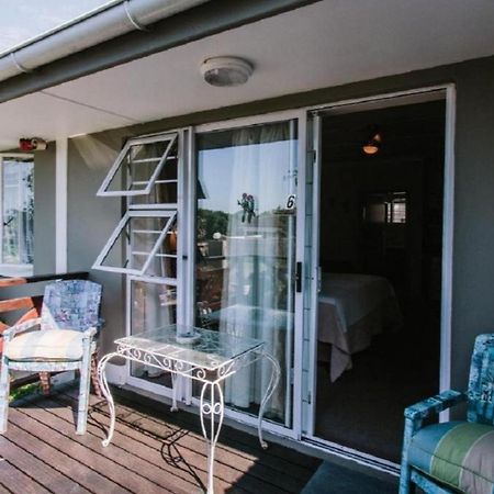 Parrot Peek Inn Ист-Лондон Экстерьер фото